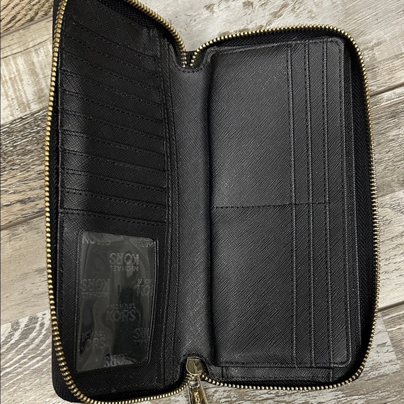 Michael Kors Black Wallet with Gold Details - Picture 3 of 10